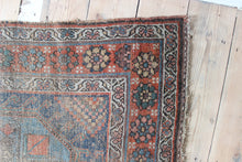 Load image into Gallery viewer, Faded distressed vintage rug 
